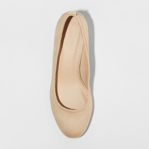 Women's Lenora Microsuede Closed Toe Heeled Pumps - Picture 3 of 3